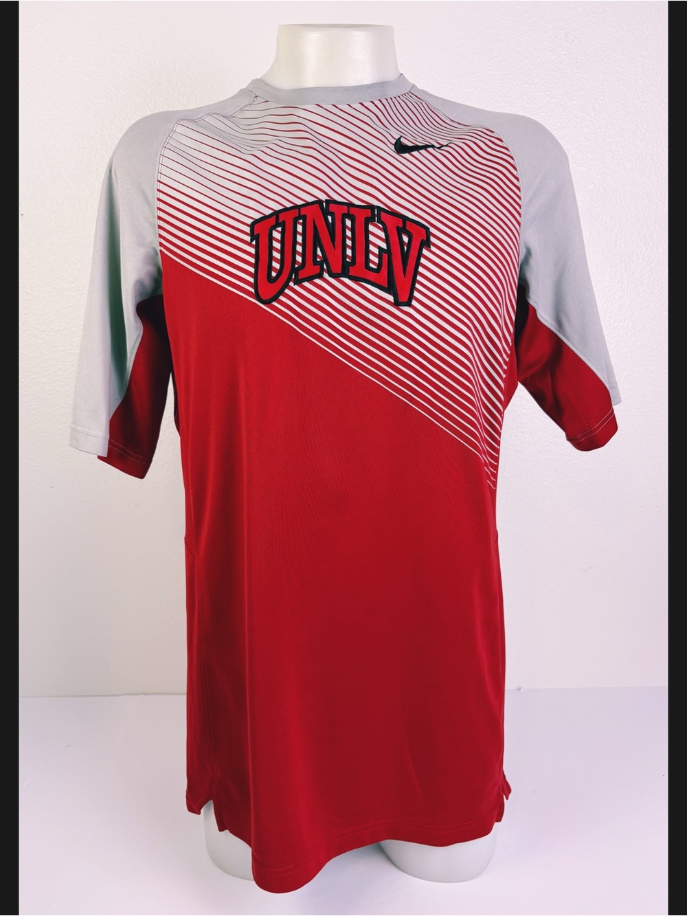 Nike UNLV Rebels Shirt Men XL Length +2
Long Sleeve Red Gray NCAA